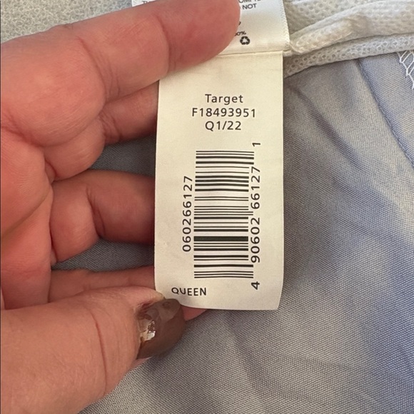 Red and gray queen bedding - Picture 10 of 11